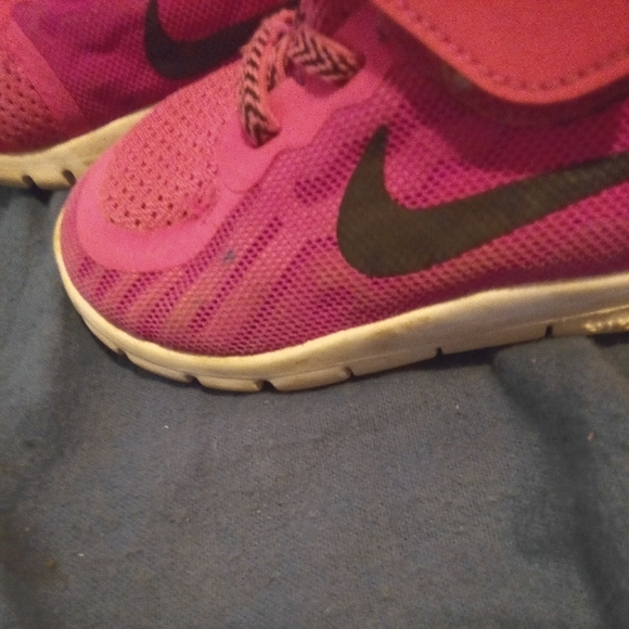 Toddler sz 7 Nikes - Picture 2 of 2